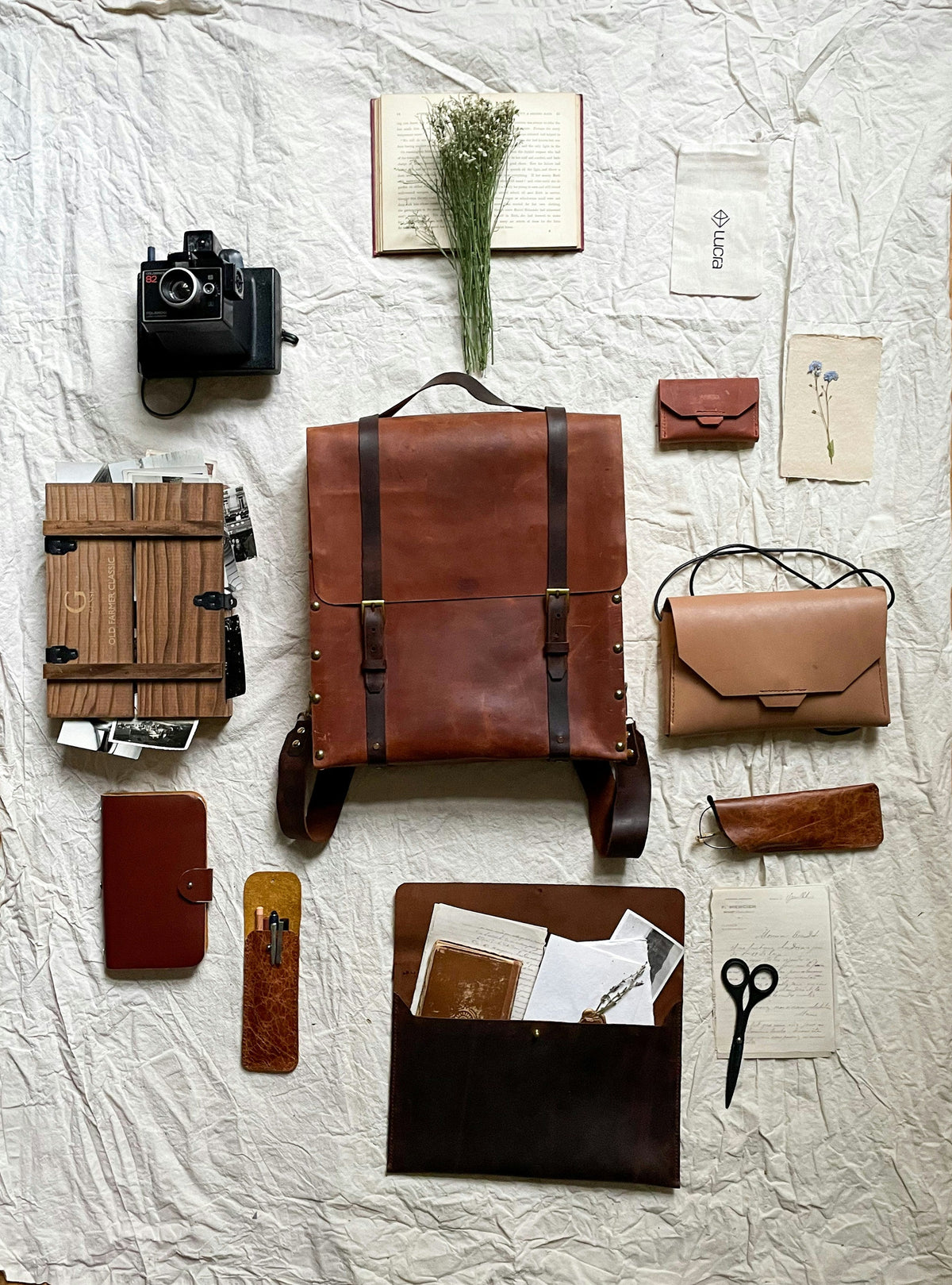 Collection de maroquinerie en cuir : sacs, portefeuilles et accessoires