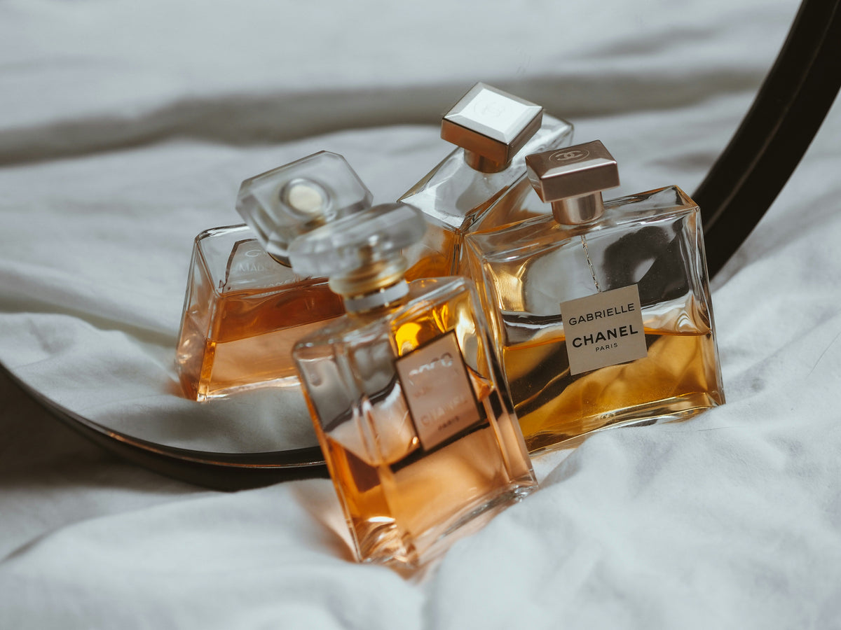 Collection de parfums de luxe en flacon vaporisateur